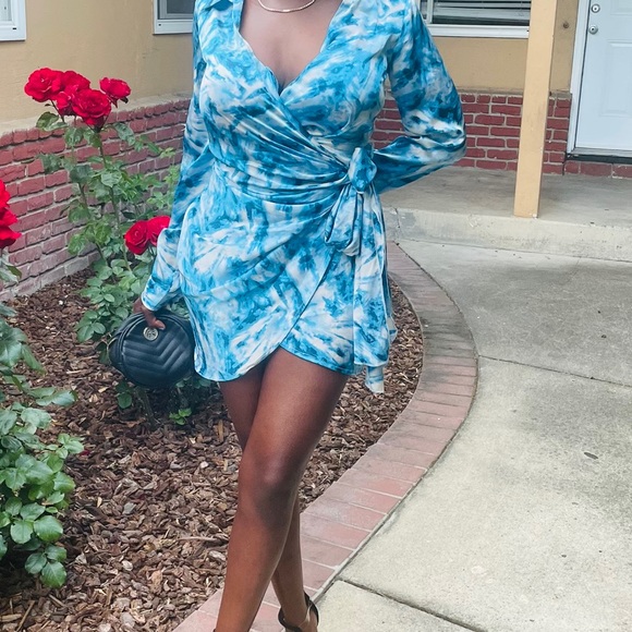 Satin mini dress - Picture 2 of 3